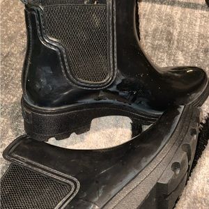 Short rain boots size 7